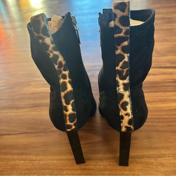 Schutz Bennie Bootie Boots in black with leopard print detail size: 6.5B - Picture 6 of 6